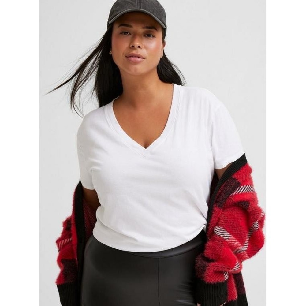 NWOT Torrid Girlfriend V-Neck Tee 1X